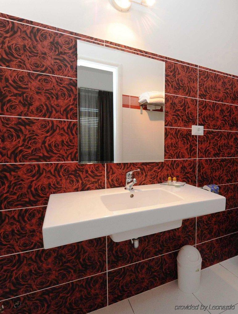 Hotel Darival Nomentana Рим Стая снимка